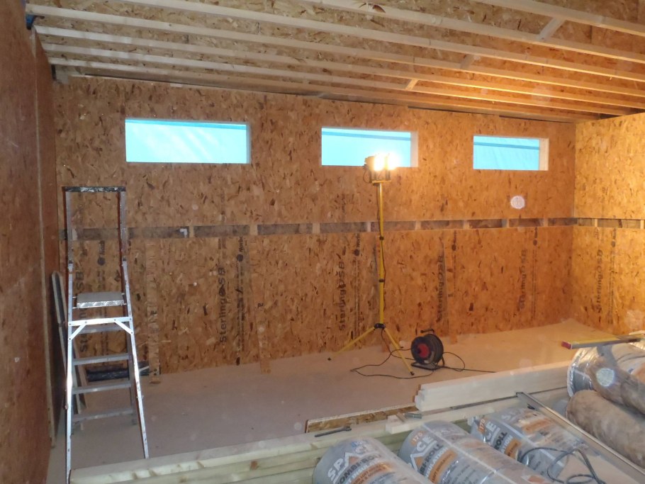 Отделка гаража ОСП внутри