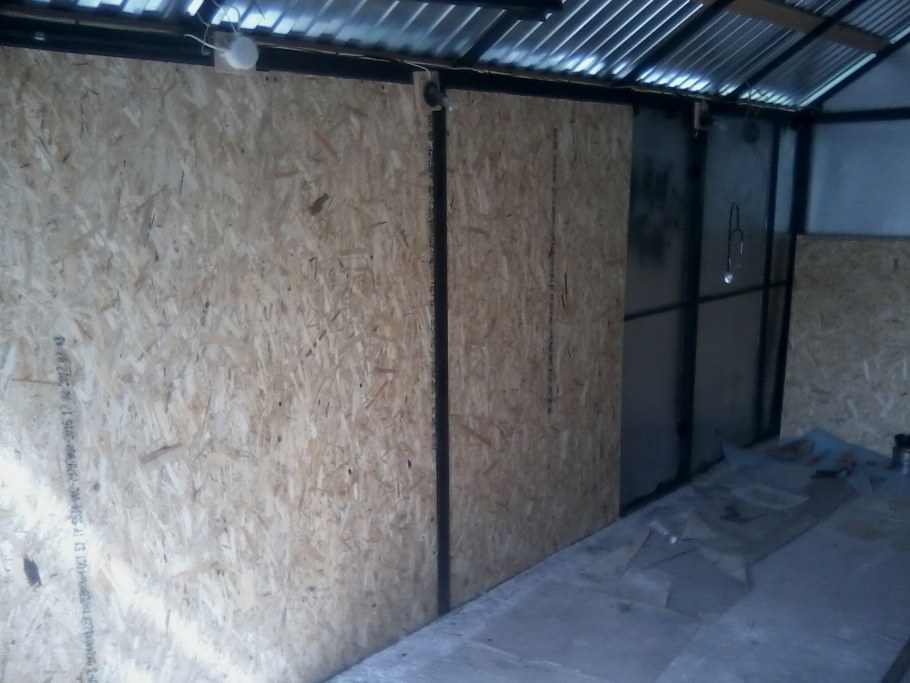 Металлический гараж обшитый ОСБ