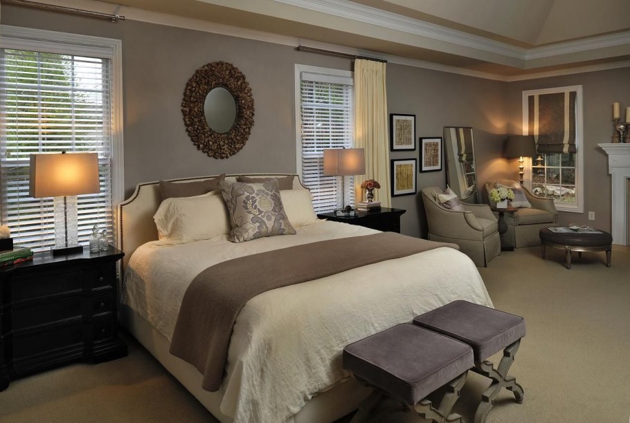 Спальня песочного цвета