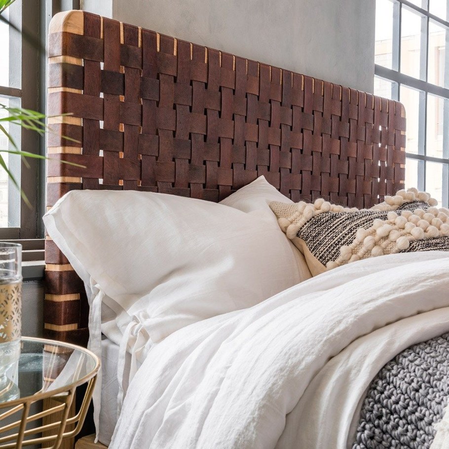 Изголовье кровати