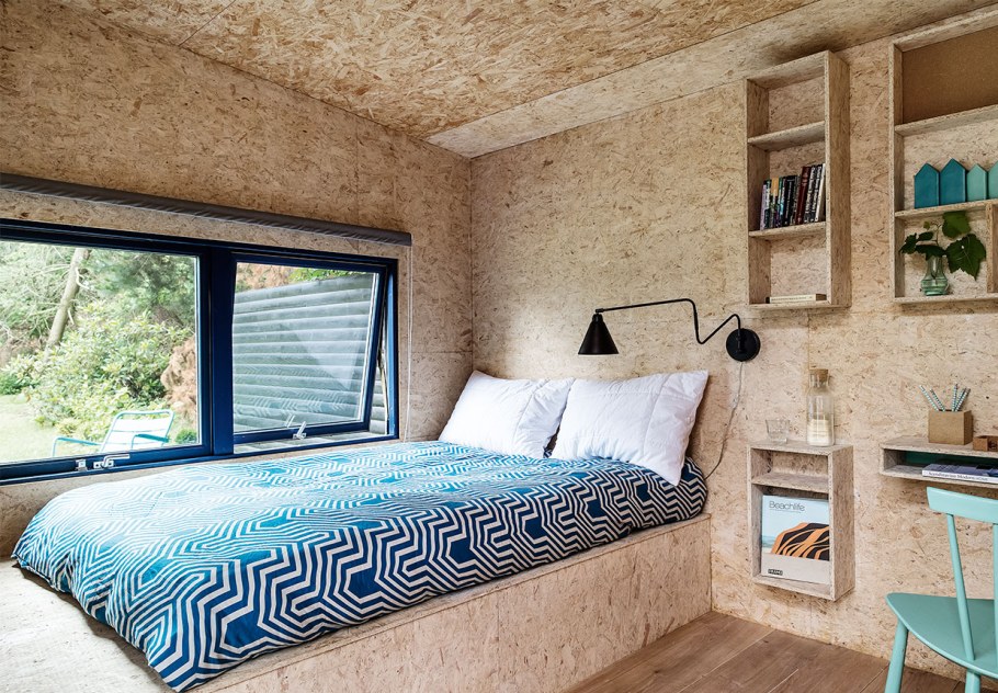 Маленькая спальня на даче