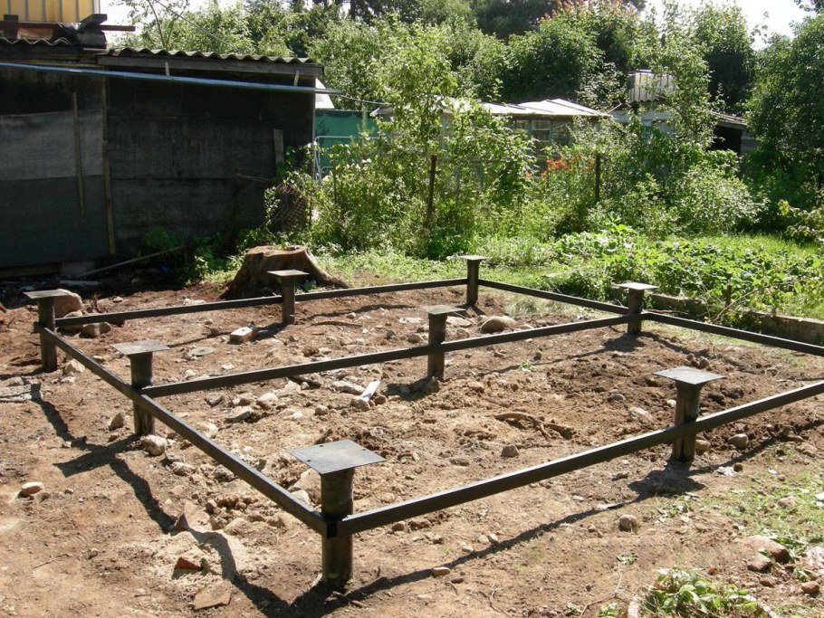 Беседка на свайном фундаменте