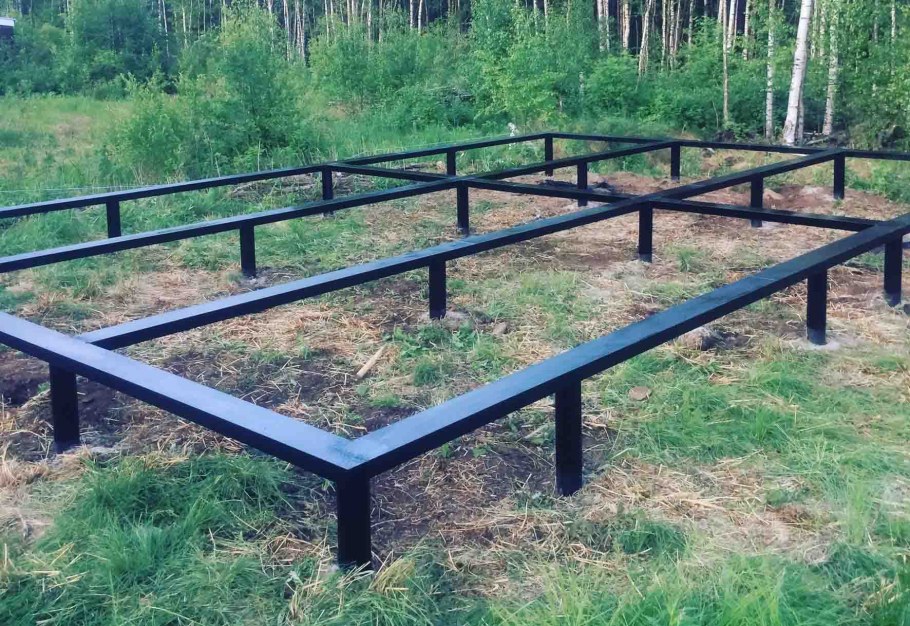 Свайно-ростверковый фундамент металл