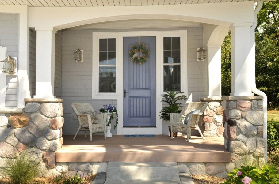 Крыльцо в загородном доме