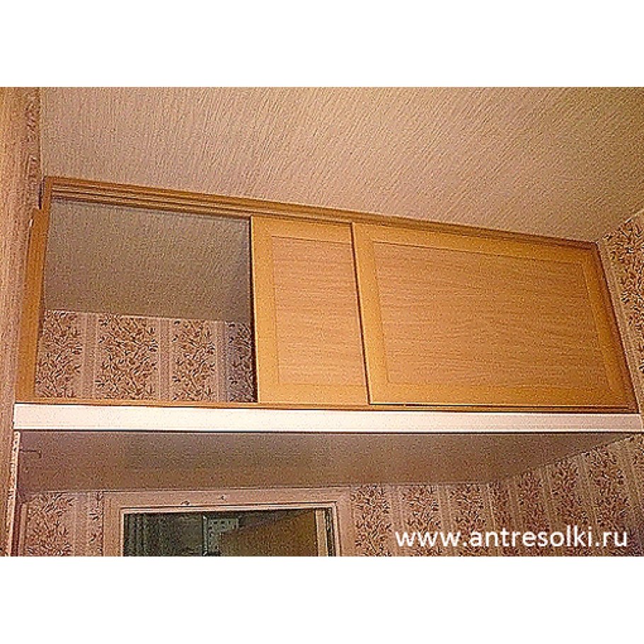 Антресоль с раздвижными дверцами