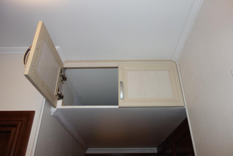 Сдвижные дверцы для антресолей