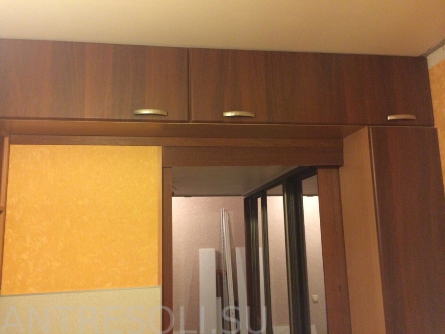 Кухонная дверь с антресолью