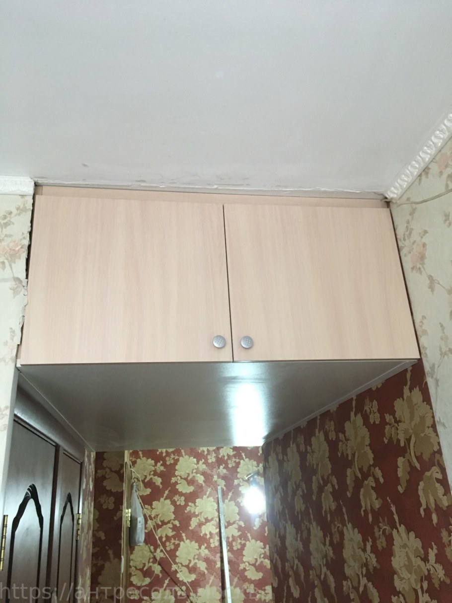 Уголок для антресоли