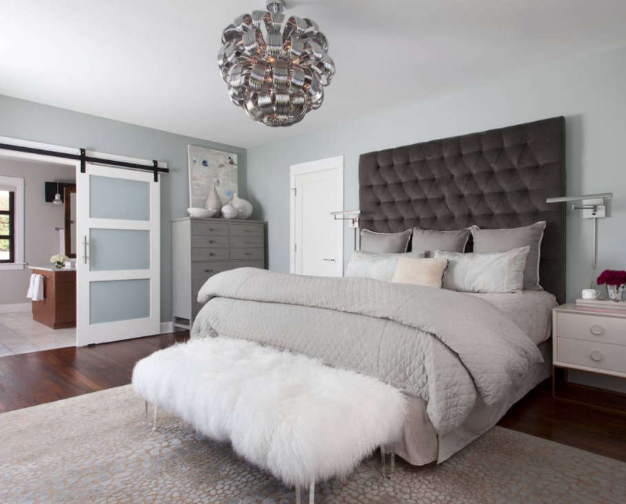 Светло серая спальня