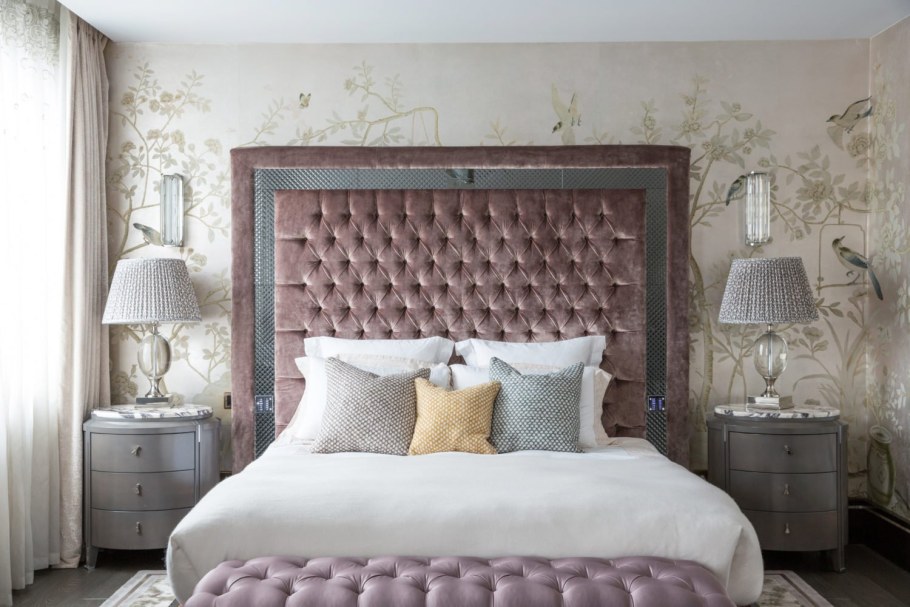 Обои с птичками в спальне