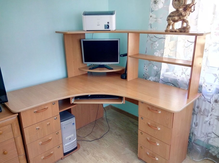 Большой компьютерный стол