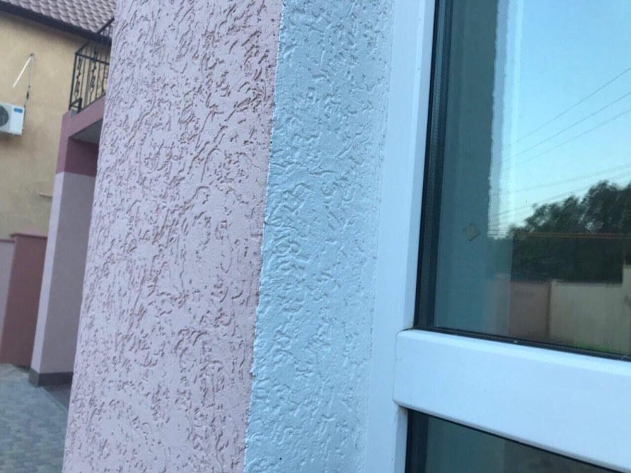 Декоративная штукатурка на балконе