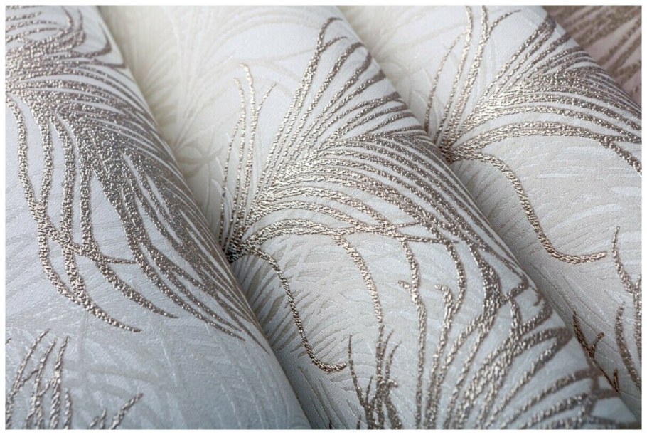 Обои перышки в интерьере