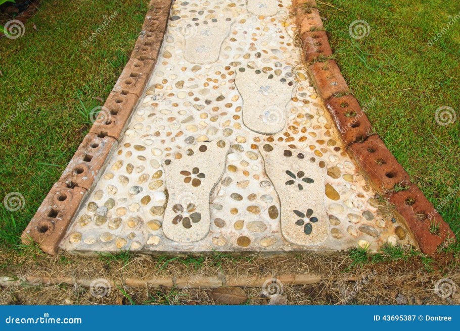 Дорожки на даче из подручных материалов