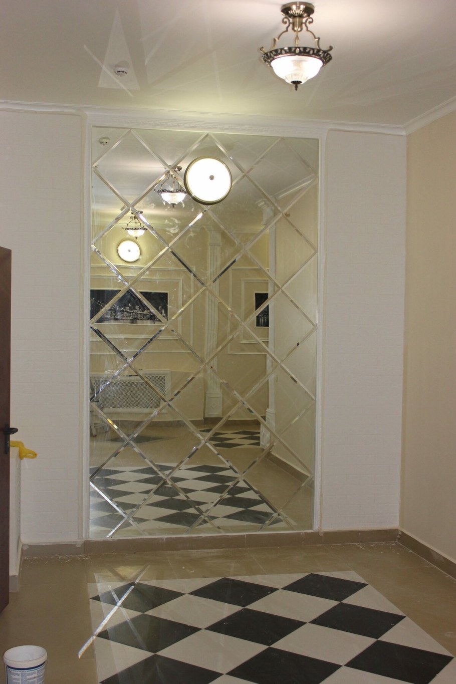 Зеркальная плитка в интерьере