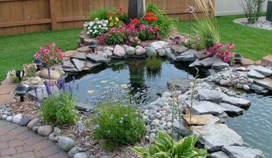 Украшение пруда на даче