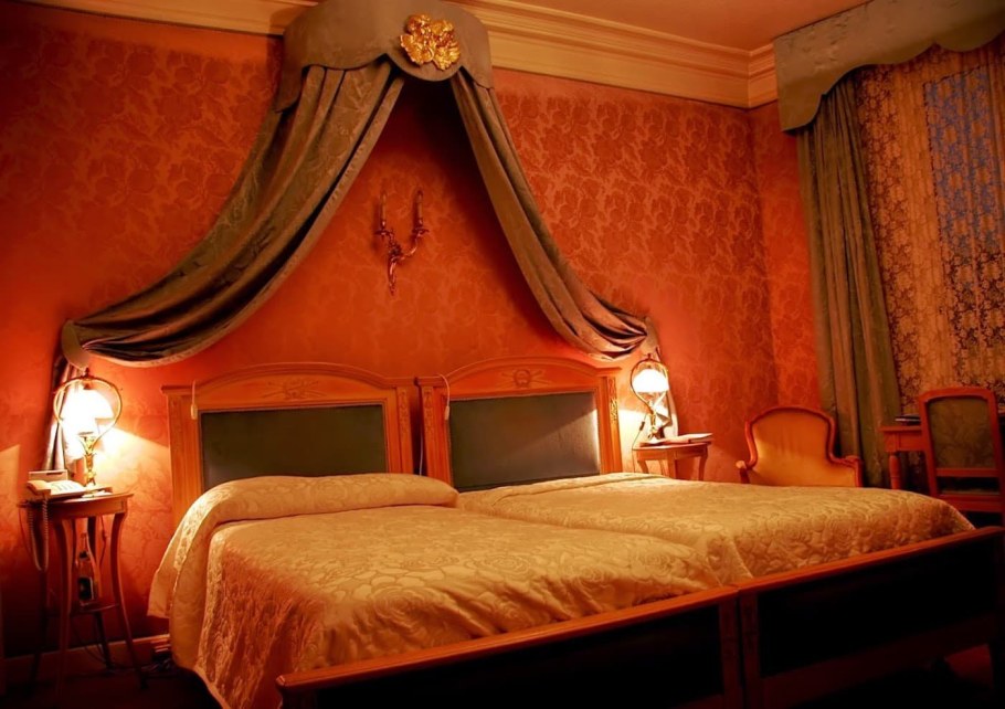 Комната с кроватью