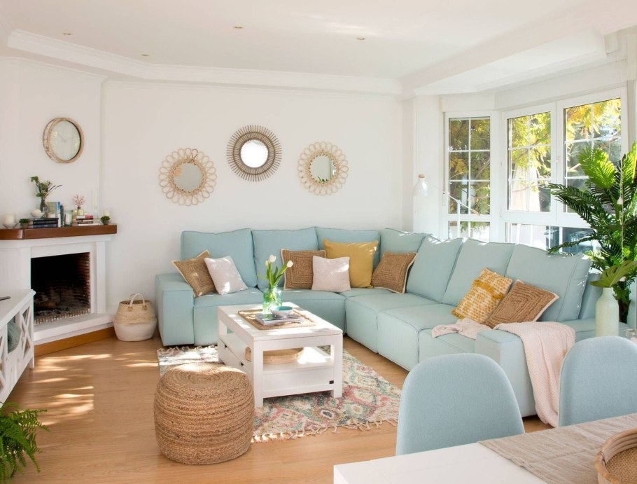 Мятный интерьер гостиной