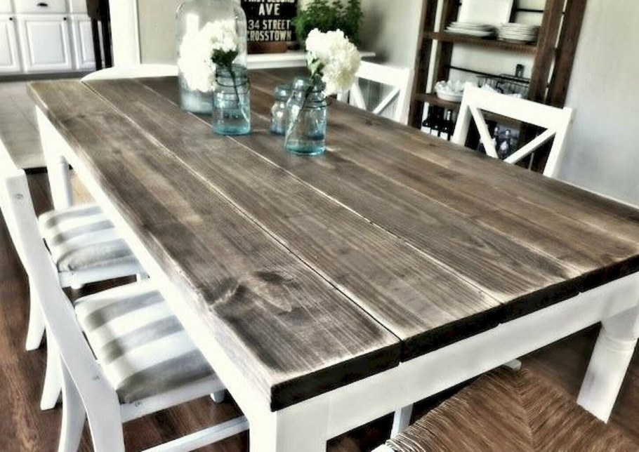 Стильный деревянный стол