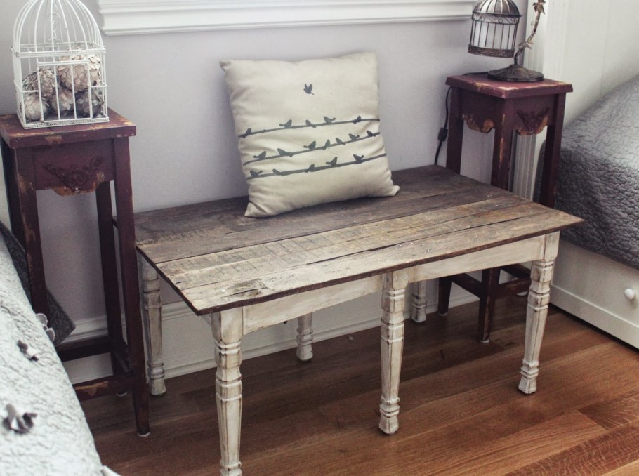 Стол покрашен под старину