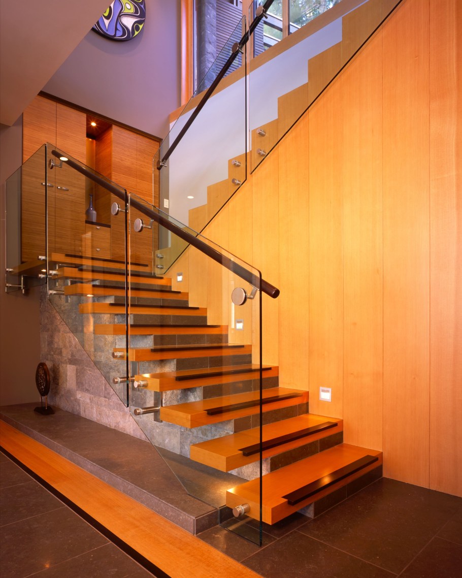 Перила для лестницы в частном доме