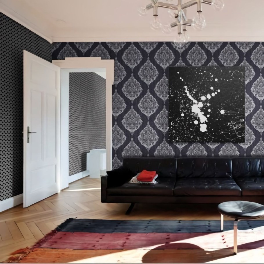 Чёрные обои на стену