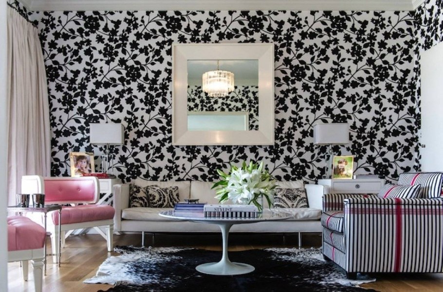 Гостиная с обоями в цветочек