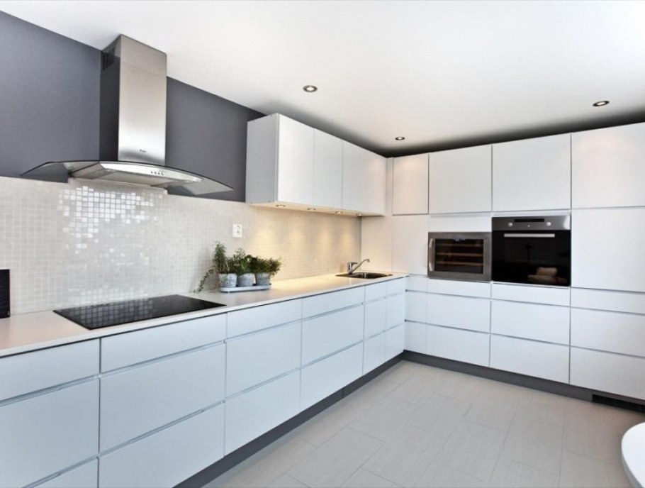 Белая глянцевая кухня Модерн