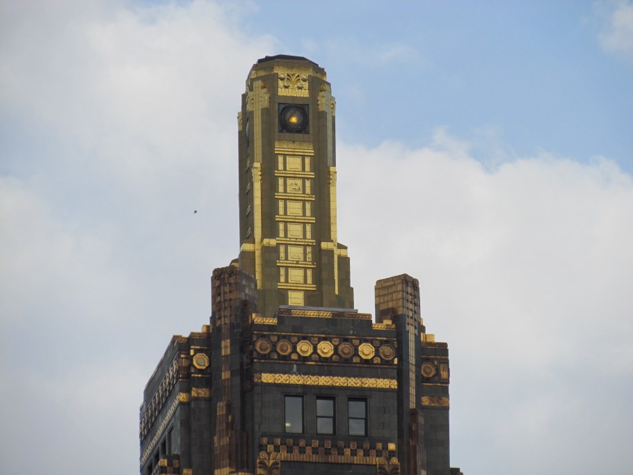 Здание Carbide and Carbon Чикаго входная дверь