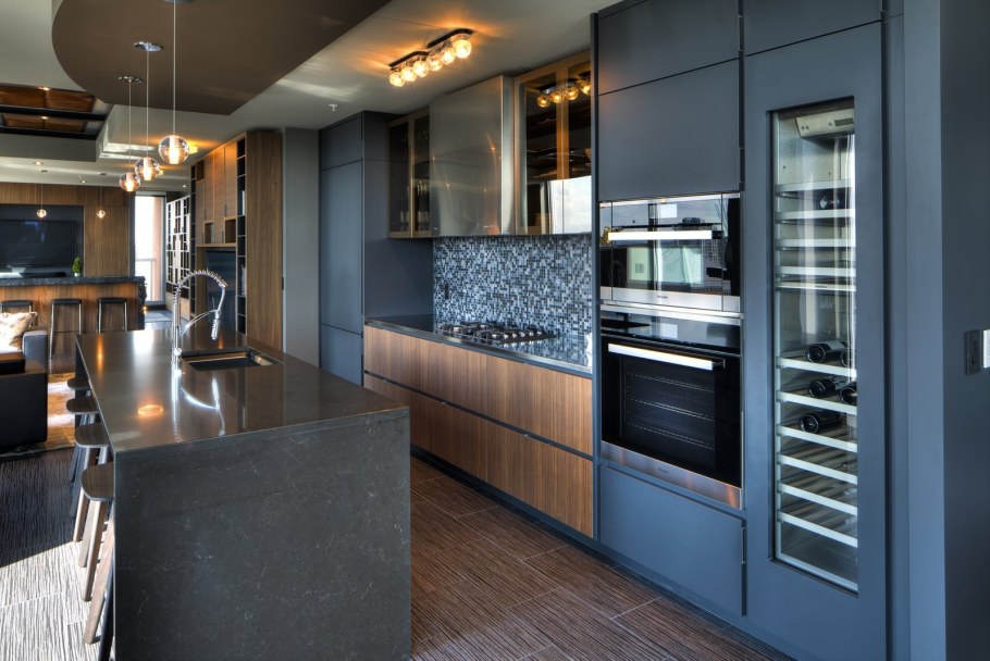 Синие кухни