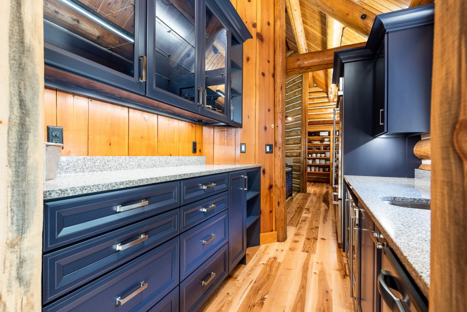 Кухня в деревянном доме