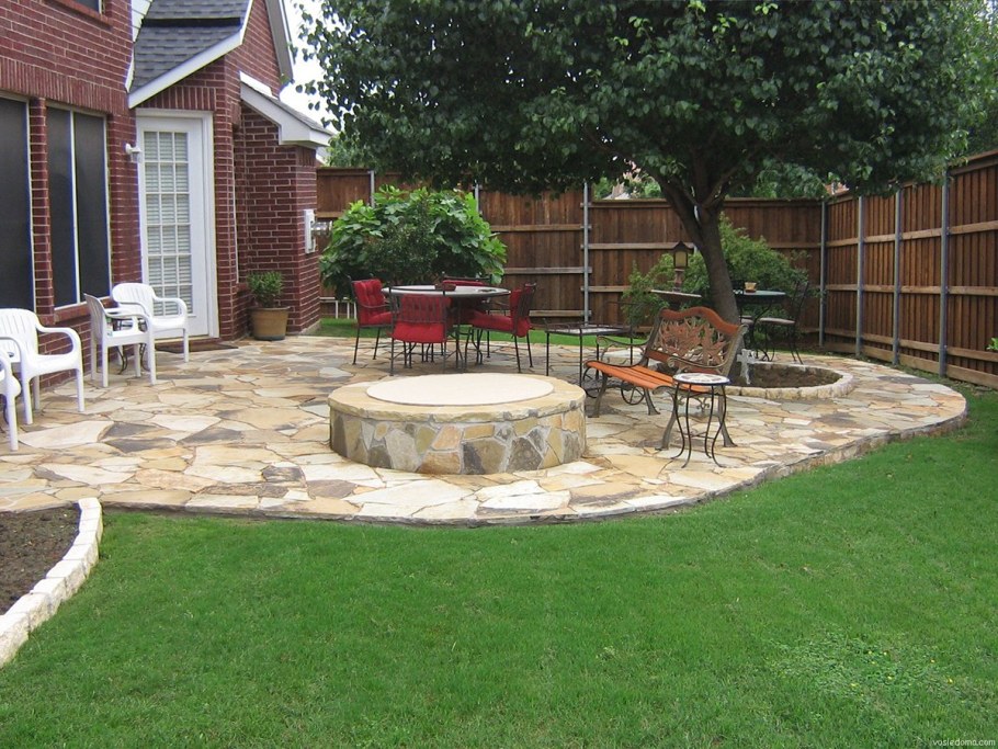 Двор в частном доме