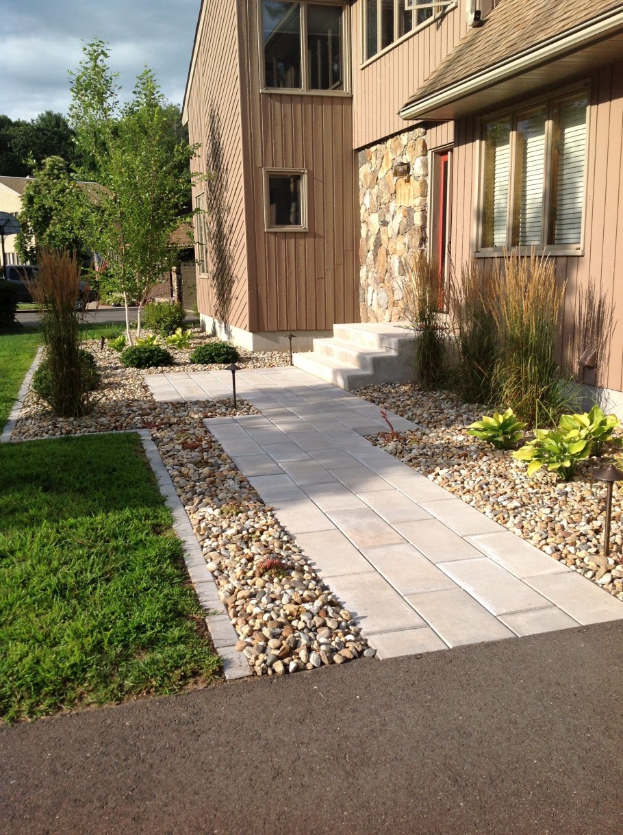 Дорожка перед домом