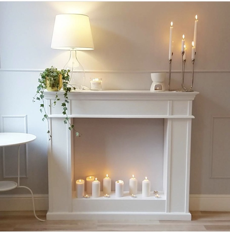 Декоративный камин со свечами