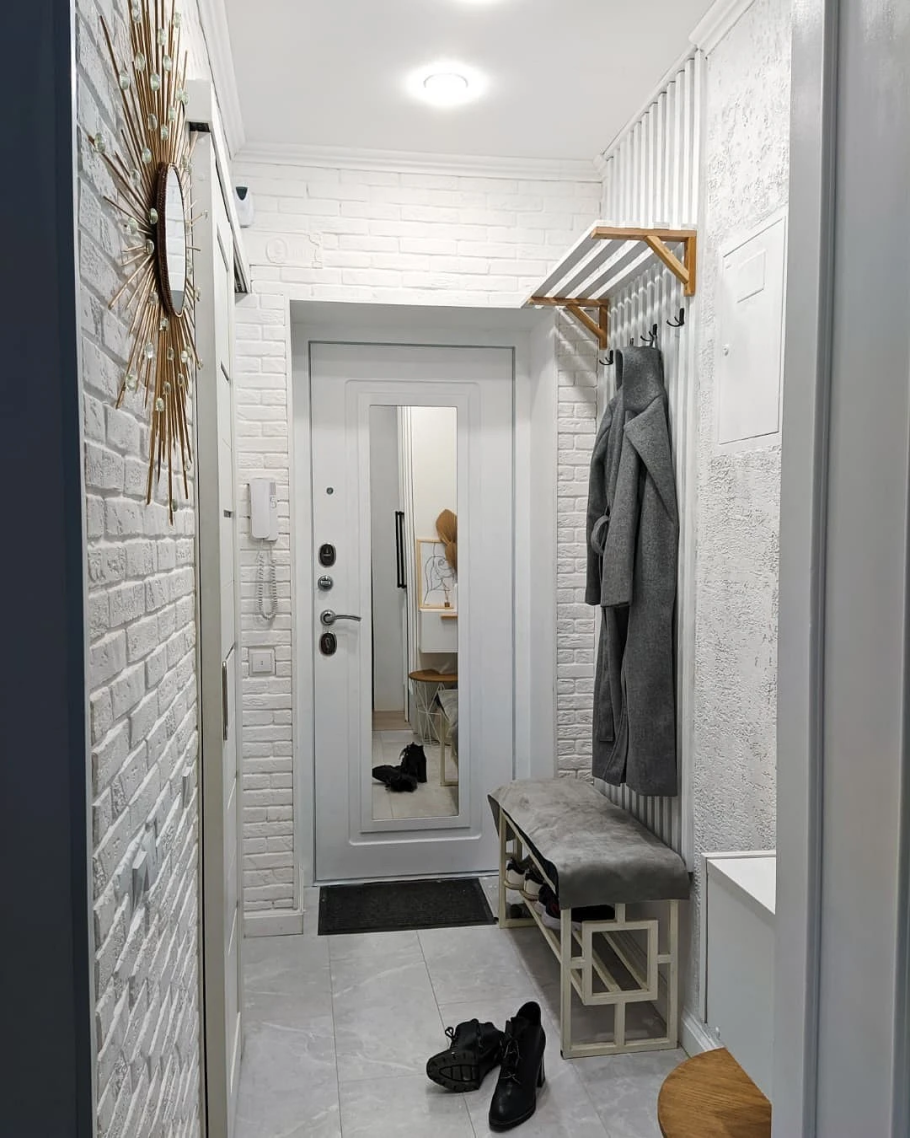 Светлая прихожая в хрущевке