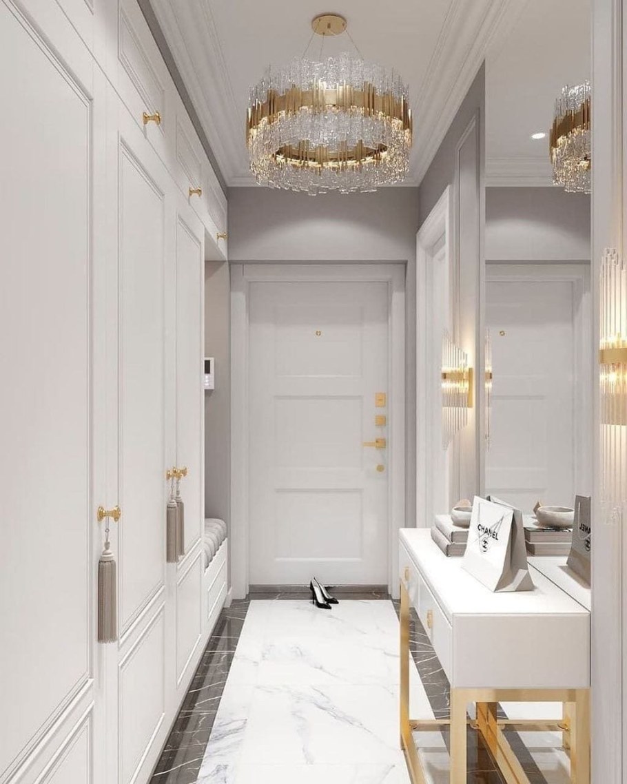 Прихожая в светлых тонах