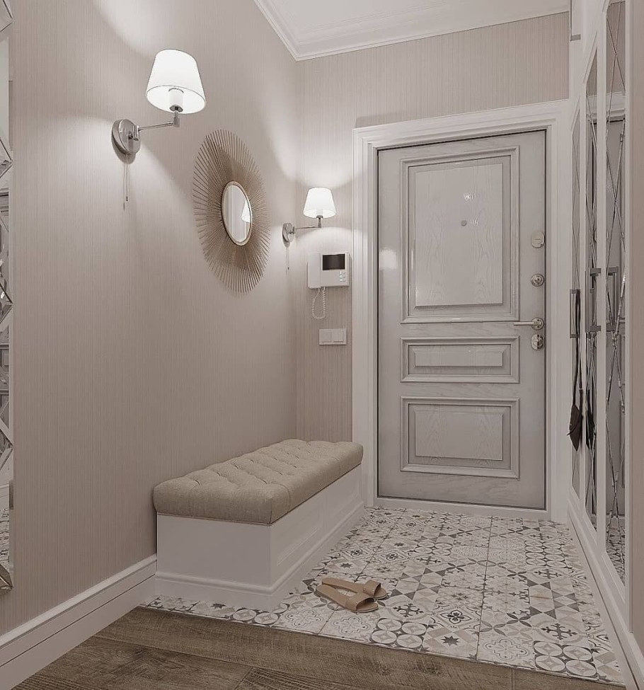 Прихожая в светлых тонах на узкий коридор
