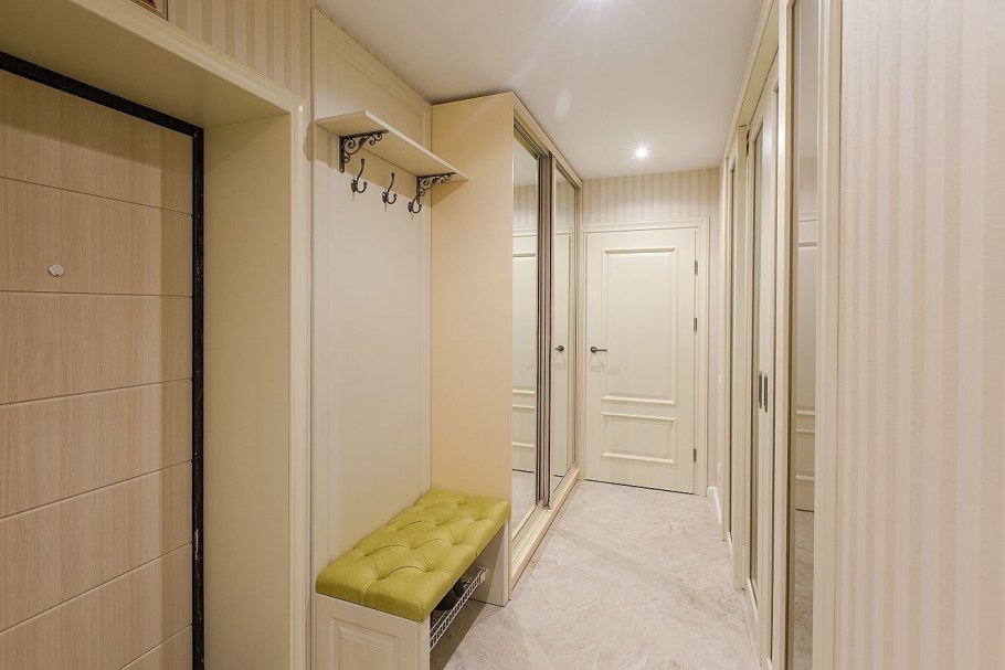 Длинный шкаф в прихожую