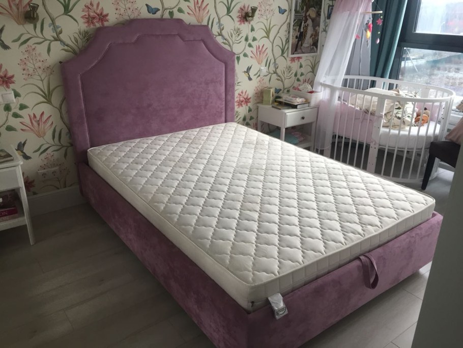 Кровать полуторка с мягкой спинкой