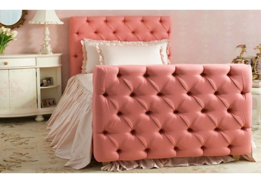 Кровать с мягким изголовьем