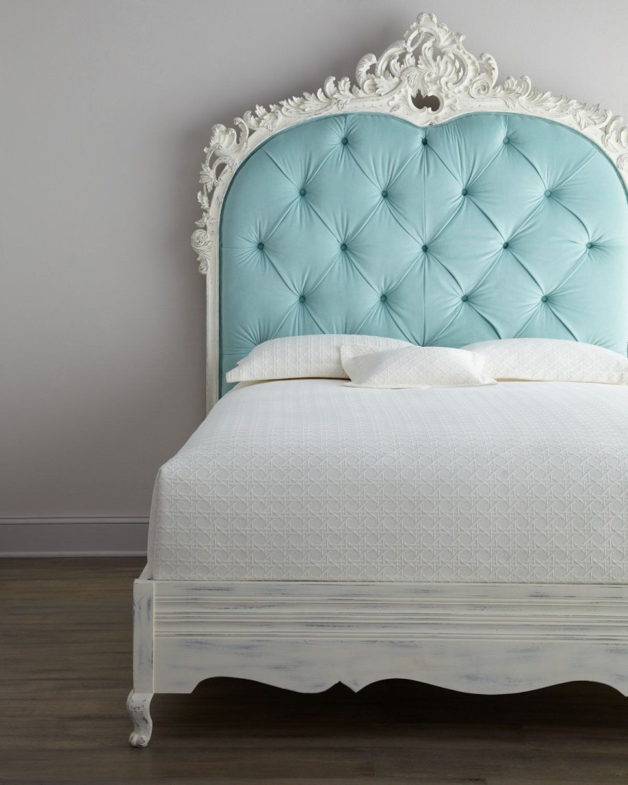 Кровать с мягкой спинкой