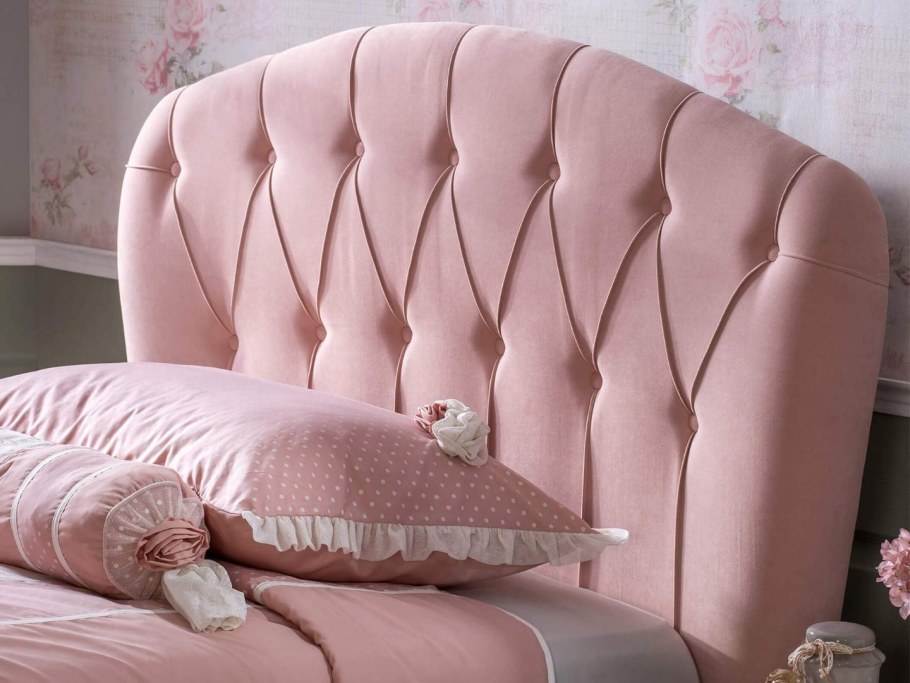 Розовая кровать