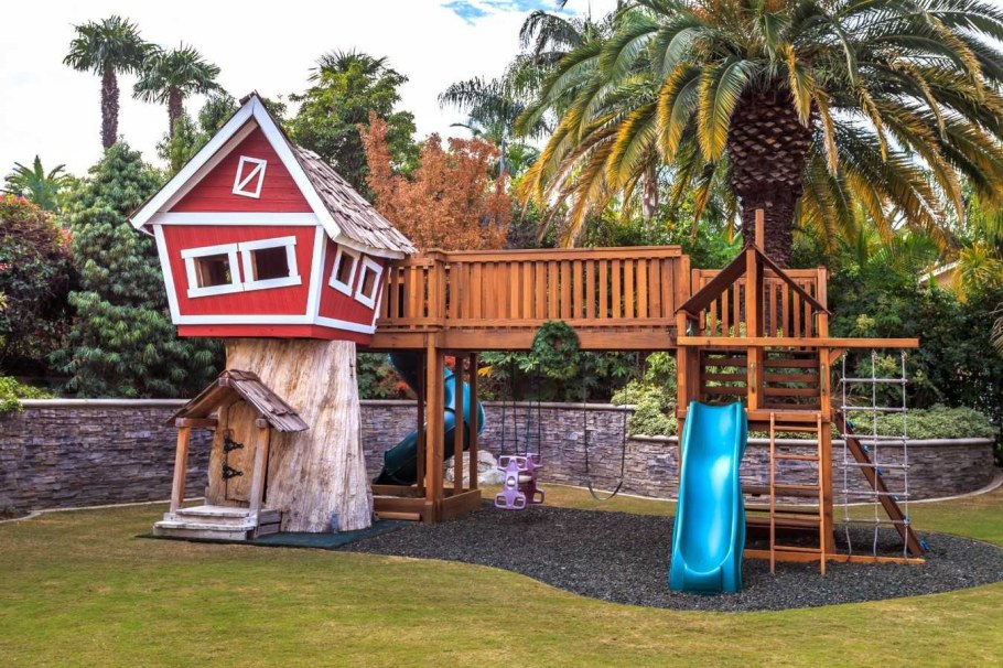 Домик на детскую площадку