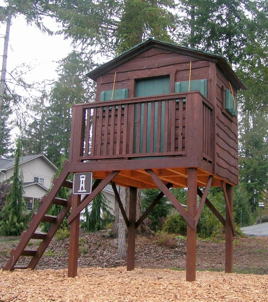 Домик на сваях для дачи