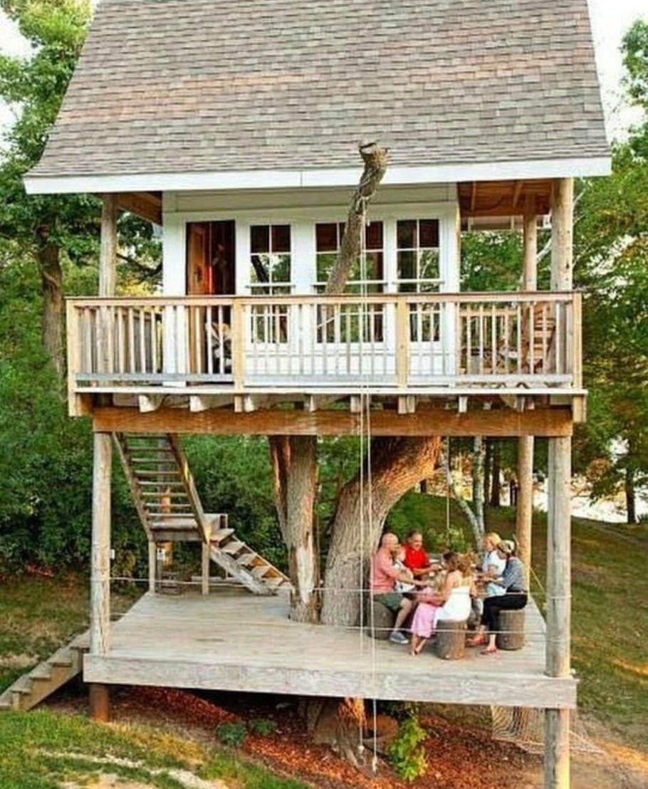 Детский домик двухэтажный