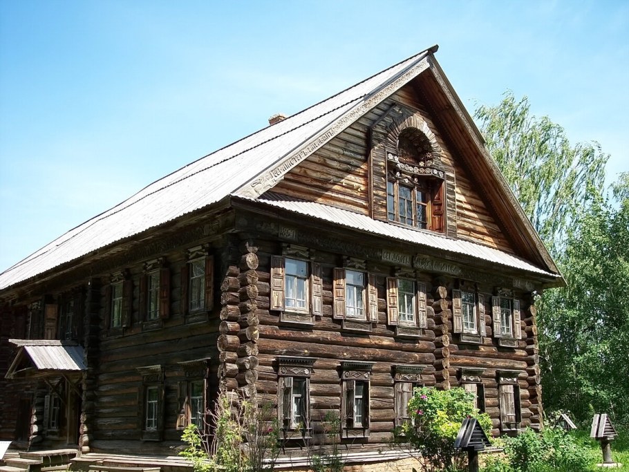 Русская изба пятистенок