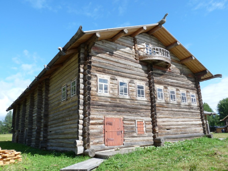 Русская изба пятистенок