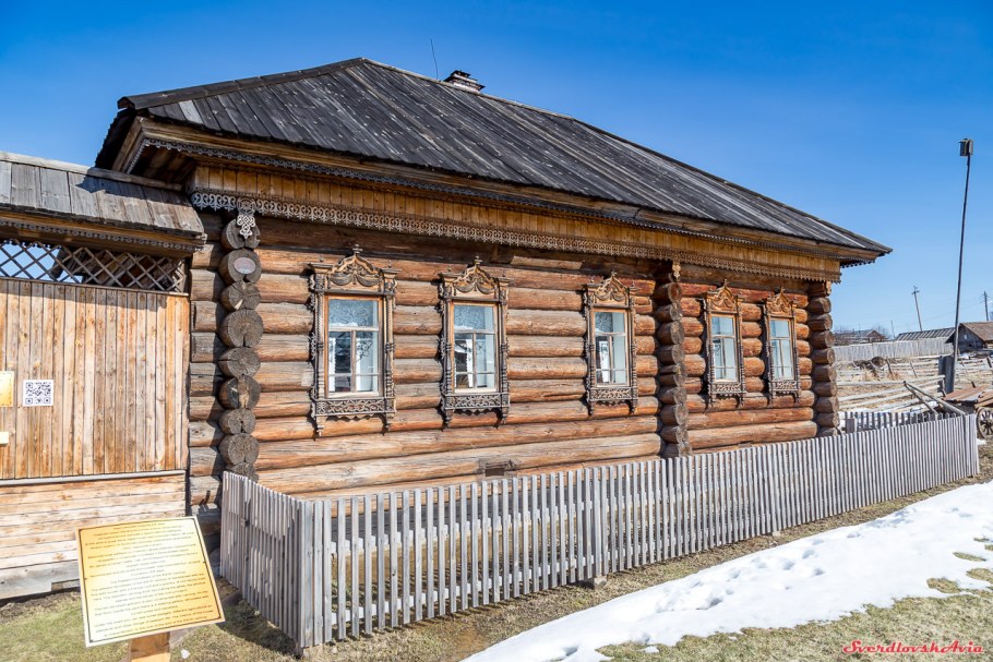 Изба пятистенка русская деревня