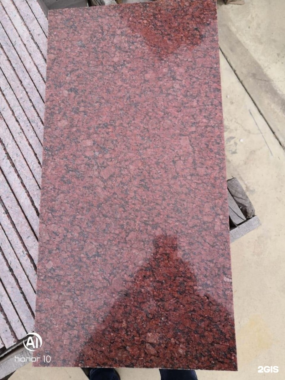 Красная гранитная плитка ред Империал