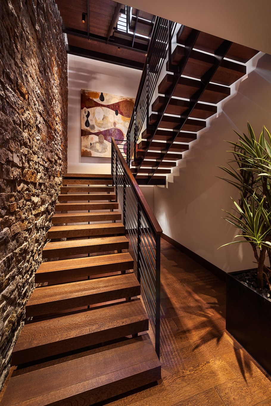 Современная лестница в доме